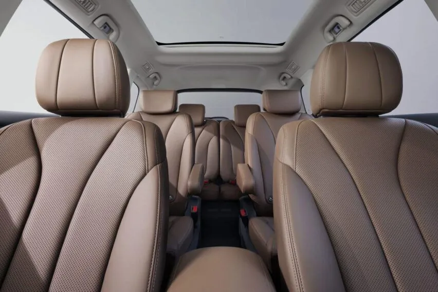 Dashboard futuristik BYD M6